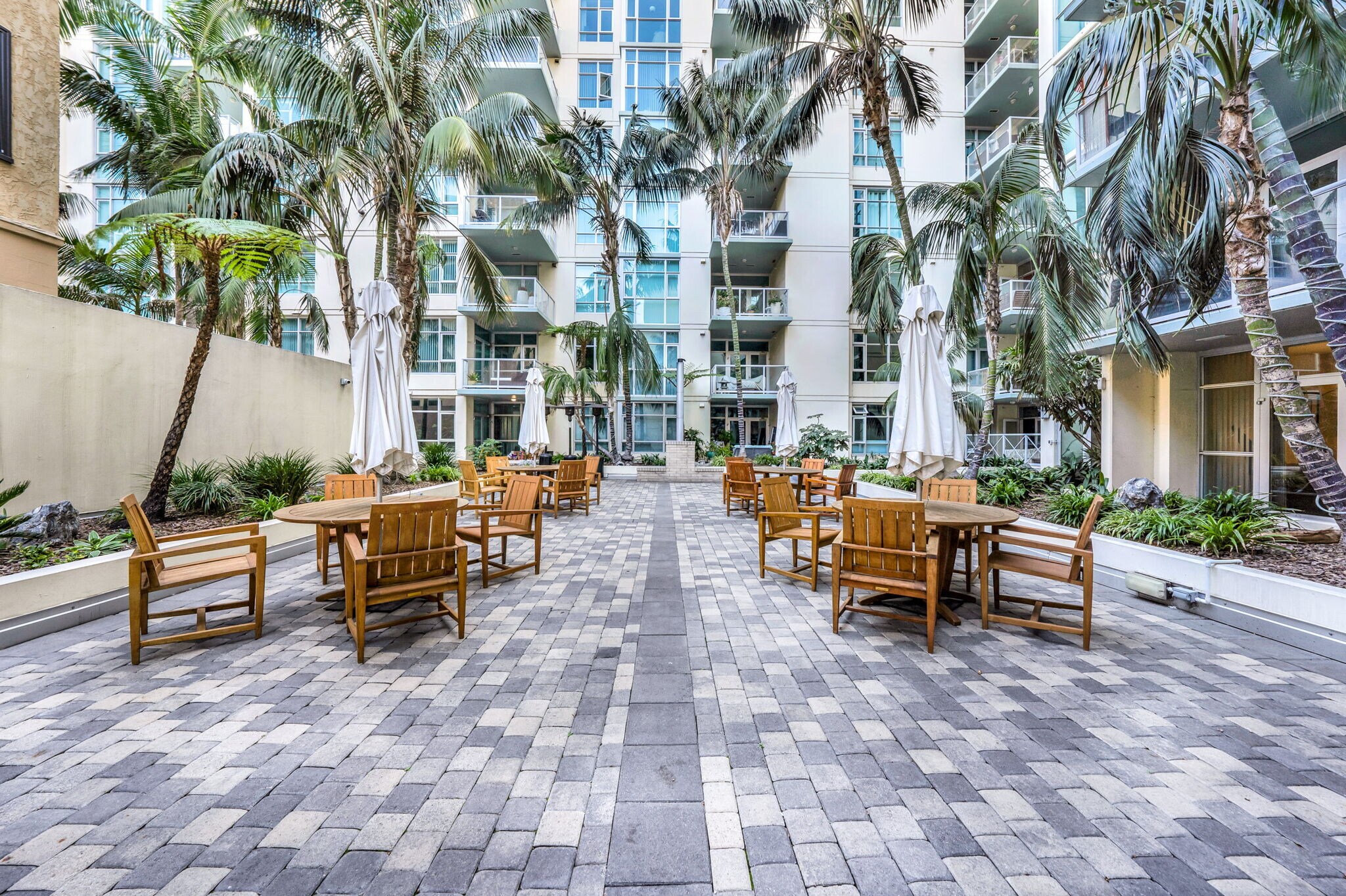 Building Photo - 850 Beech St