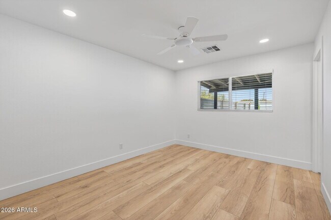 Building Photo - 8702 E Monte Vista Rd