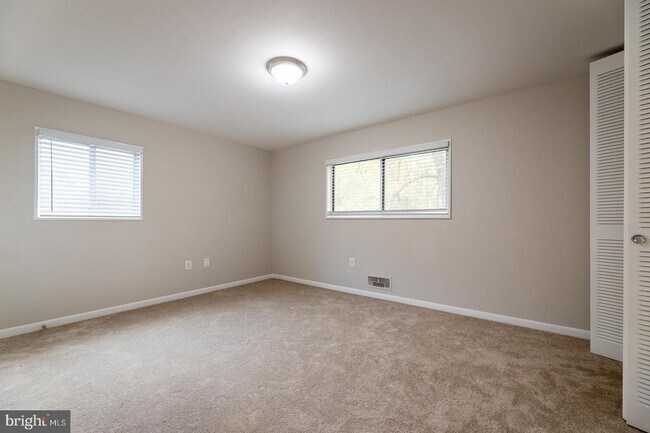 Building Photo - 10619 Weymouth St #202, Bethesda, MD 20814