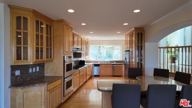 Building Photo - 8120 Billowvista Dr