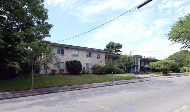 Primary Photo - Ambassador Apartments