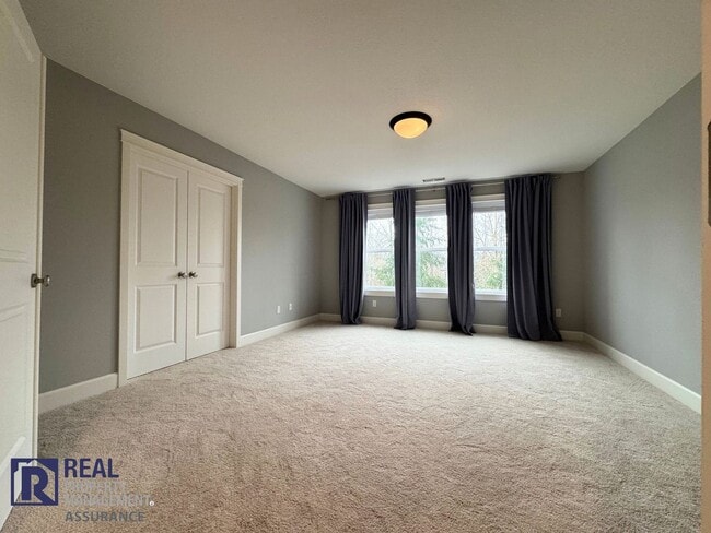 Building Photo - 650 NW Willow Glen Pl