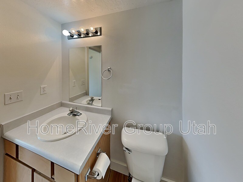 Building Photo - 238 Bliss Ct