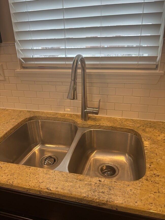 Building Photo - 10611 W 154th Pl