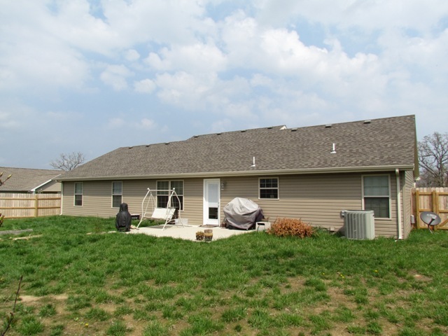 Building Photo - Available April 7th!!  Homeowner to pay fo...