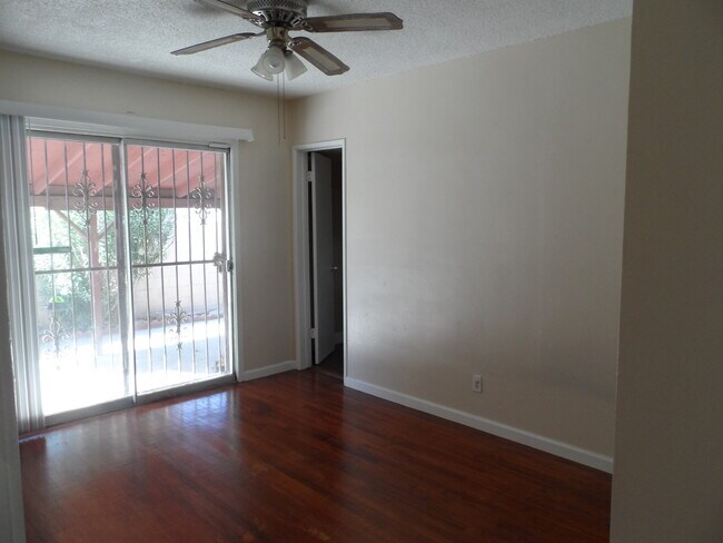 Building Photo - 3 Bedroom 1.5 Bathroom Home w/ Pool