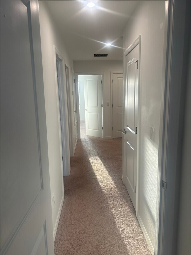 Building Photo - 2302 Alee Ln