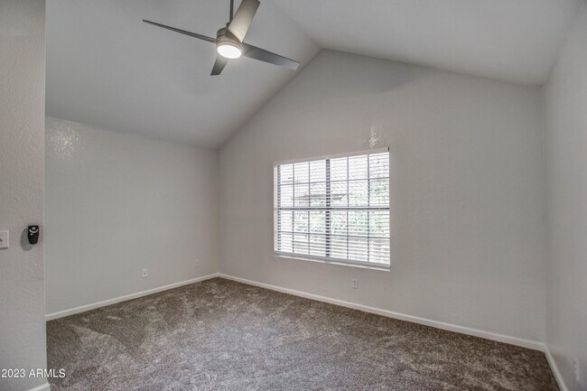 Building Photo - 4901 E Kelton Ln