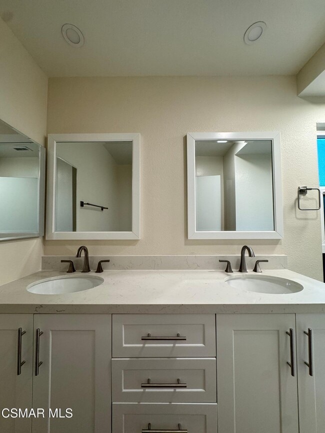 Building Photo - 893 Blue Spring Dr