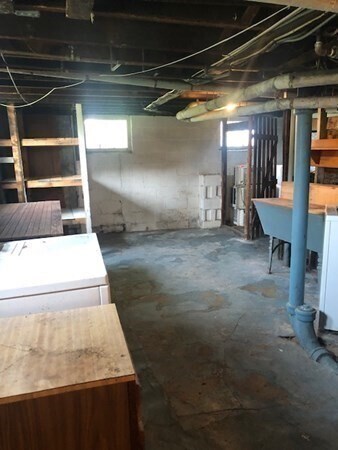 Building Photo - 53 Dresser Ave