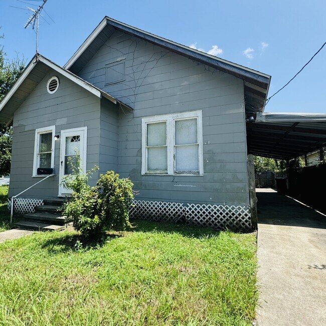 Primary Photo - 1109 Main Ave