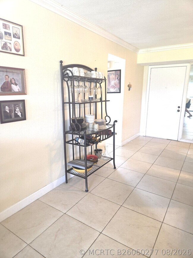 Building Photo - 5715 Fairway Park Dr
