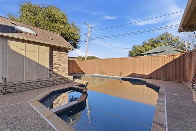 Building Photo - 18516 Featherwood Dr