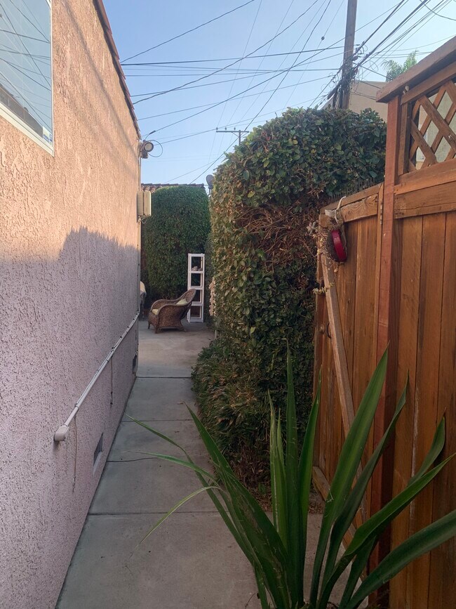 Side Yard & Entry Gate - 3728 E 5th St