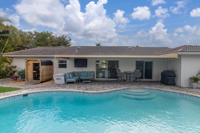 Building Photo - 2281 SE 11th St