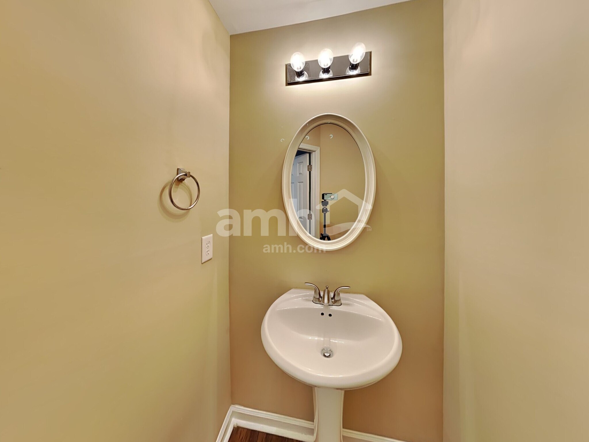 Building Photo - 118 Hidden Creek Dr