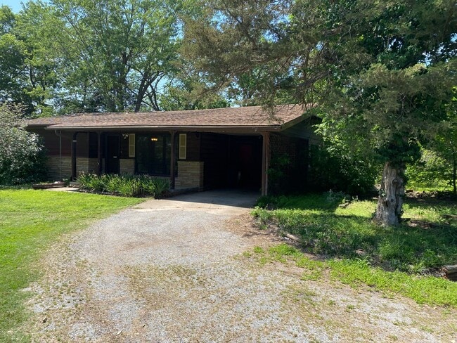 Building Photo - Country Living! Cute 2 bedroom 1 bath home...