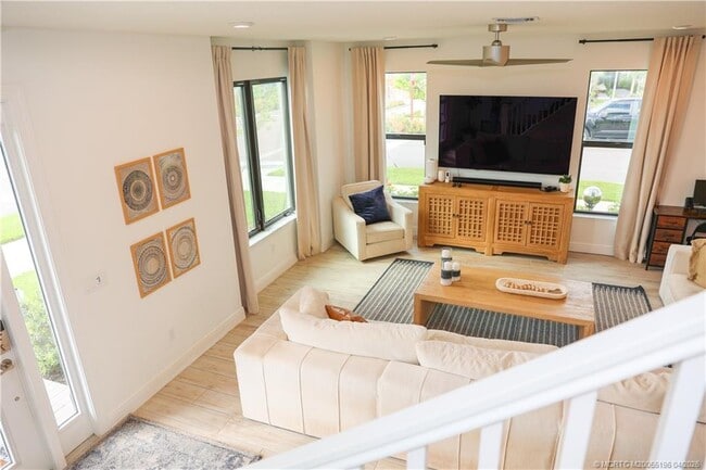 Building Photo - 950 SW Pr Ave