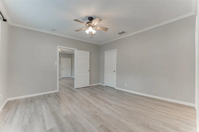 Building Photo - 803 N McKinney St