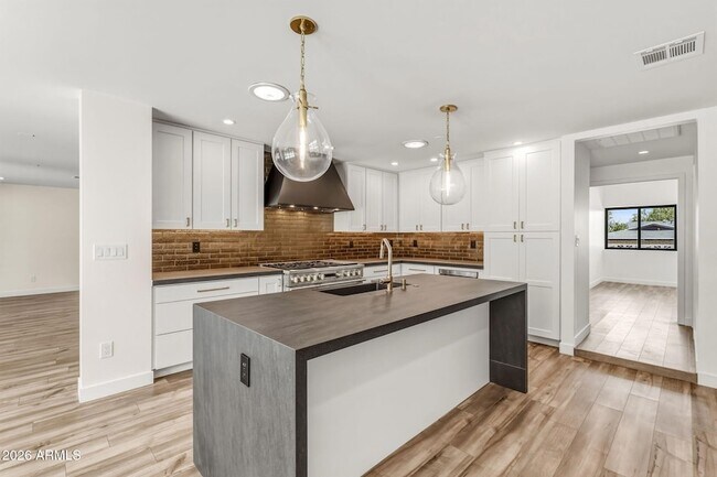 Building Photo - 9046 N 28th St