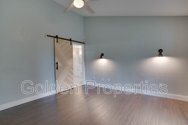 Building Photo - 4741 W Woodside Ave