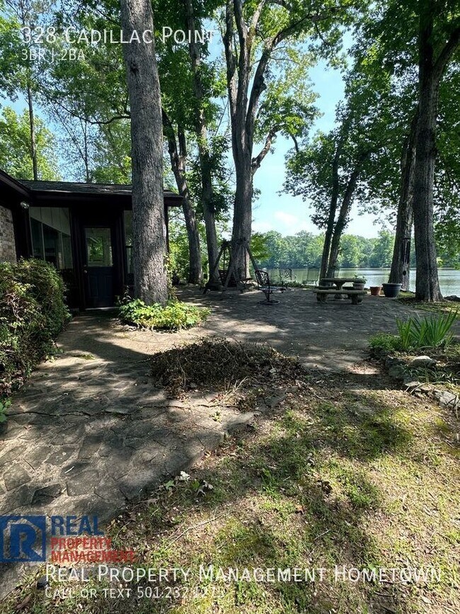NEW LISTING!! Furnished LAKE Home on Beaut... 328 Cadillac Point Hot