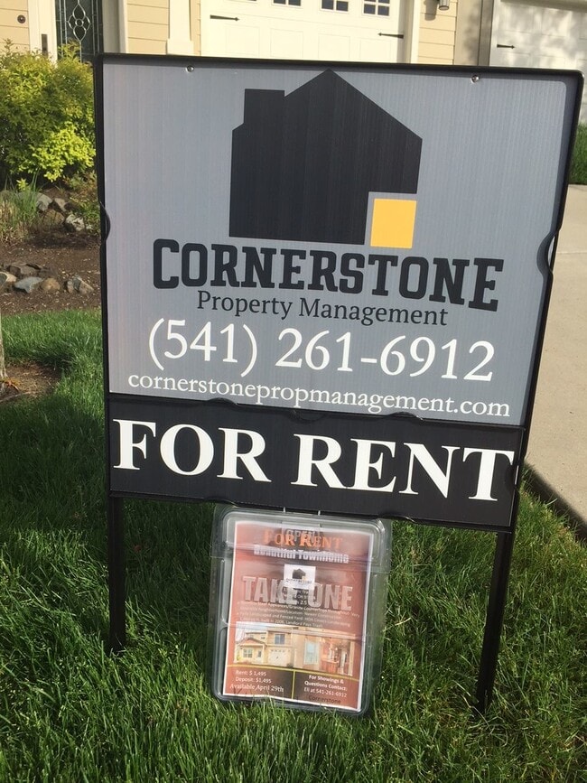 Building Photo - 1365 SW Sun Glo Dr