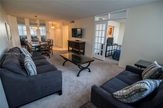 Building Photo - 2017 S Ocean Dr