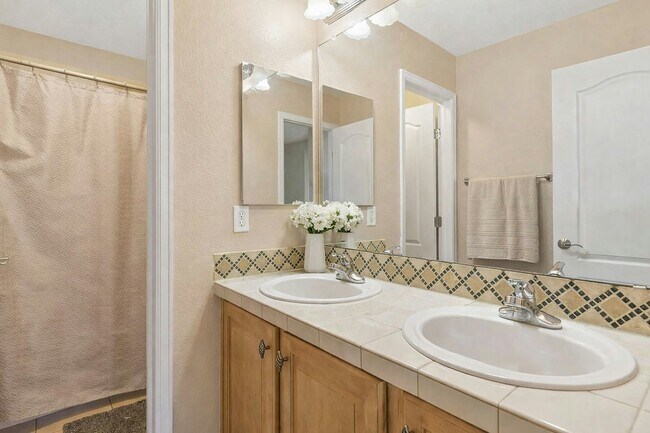 Building Photo - 5347 Applebrook Ln