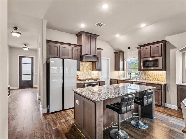 Building Photo - 905 Sedona St