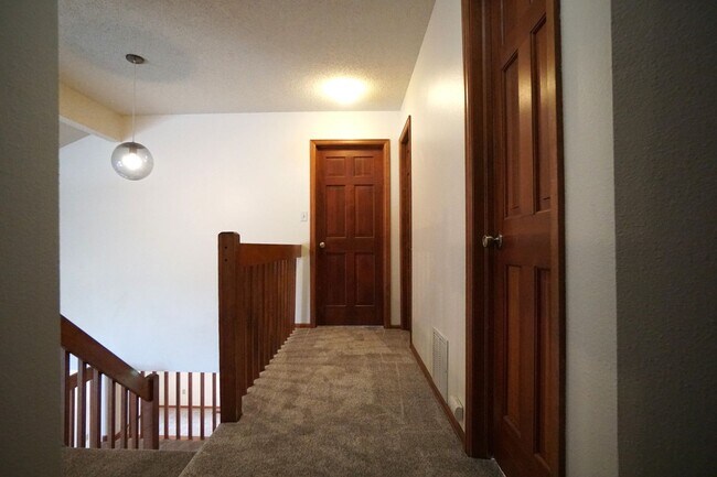 Building Photo - 1155 Popes Valley Dr