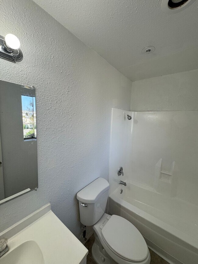 Building Photo - Condo 2 Bed / 2 Bath – In-Unit Laundry – C...