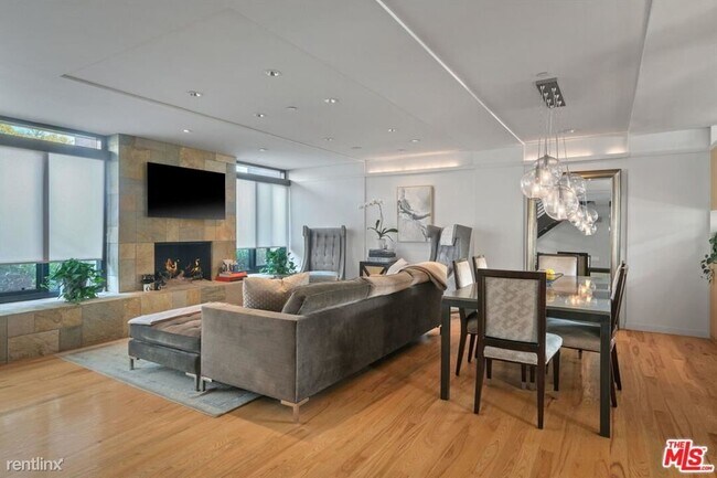 Building Photo - 2726 Montana Ave