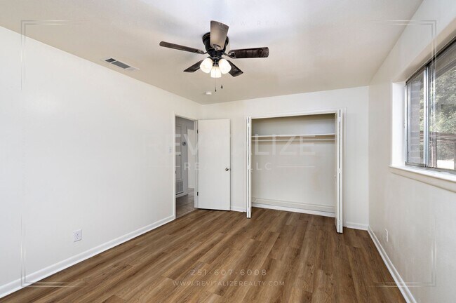 Building Photo - HALF-DEPOSIT SPECIAL! Spacious 4-Bed 2-Bath Brick Home in West Mobile