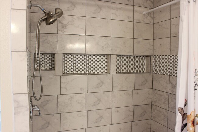 Building Photo - 1210 Three Forks Dr