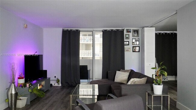 Building Photo - 1833 S Ocean Dr