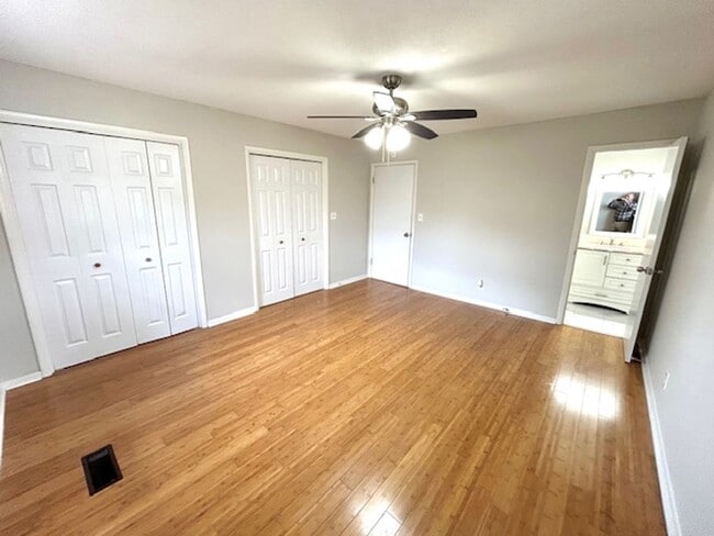 Building Photo - Move-In Ready 3 Bedroom Home with Garage & Private Yard