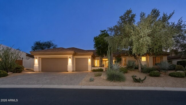 Building Photo - 6461 E Crested Saguaro Ln