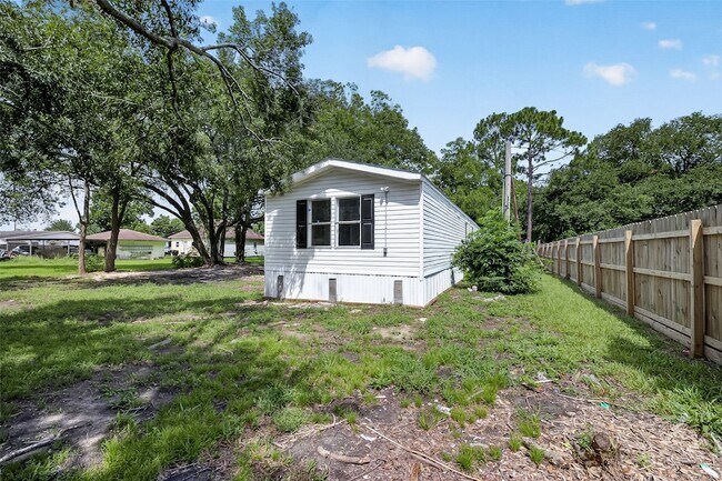 Building Photo - 2122 Koster Rd