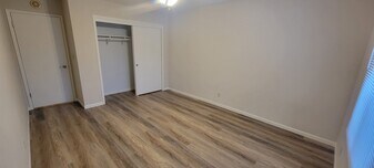 Building Photo - 2080 NW Hickory Ln