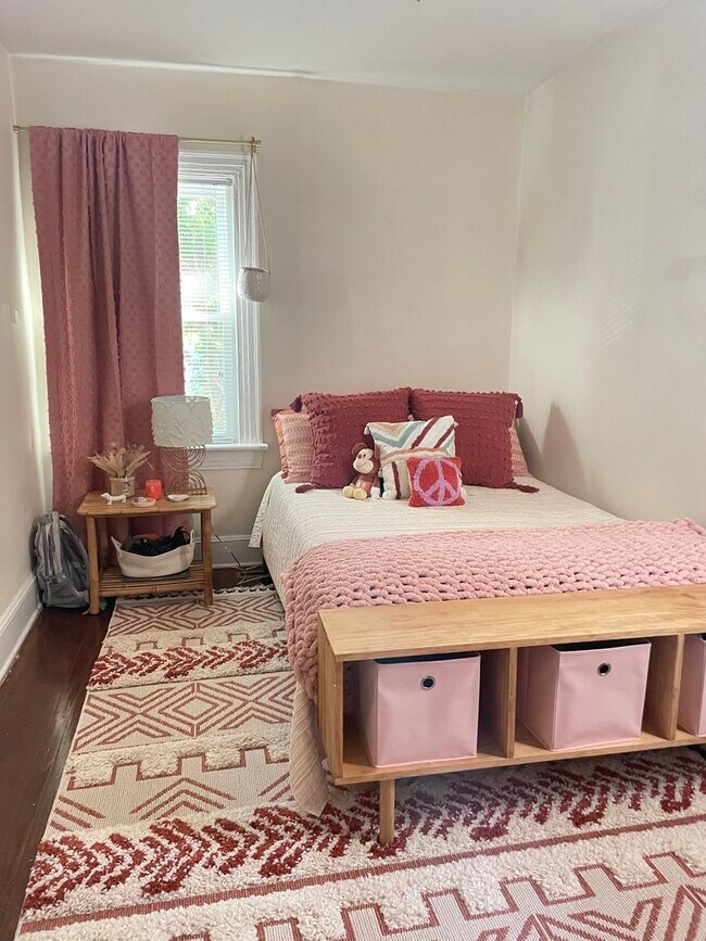 Building Photo - Grid 2 bedroom house available!