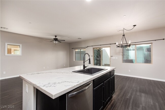 Building Photo - 61 Jasmine Point St