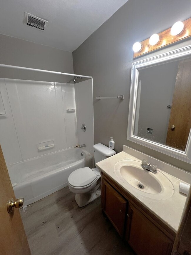 Building Photo - 1131 Maple St