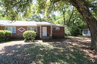 Building Photo - Renovated 2BR, 1BA Duplex – Lawn Care Incl...