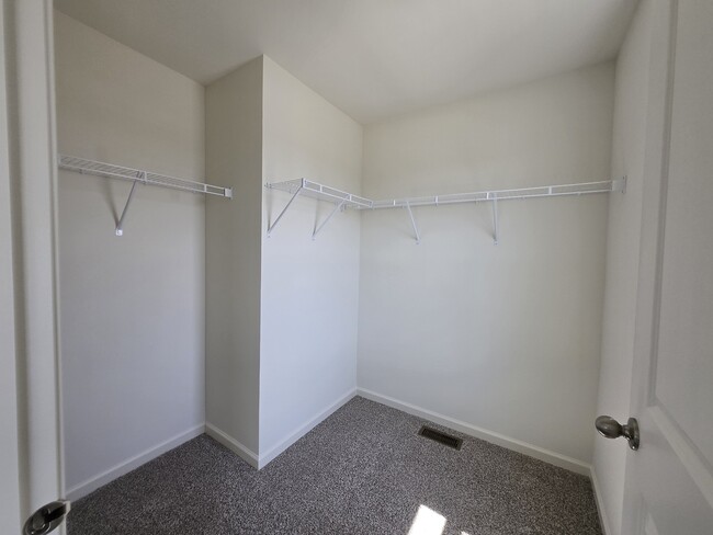 Building Photo - 351 Bridgeview Ct
