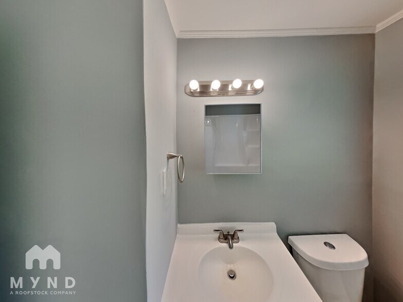 Building Photo - 3026 Bellaire Dr