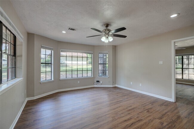 Building Photo - 4811 Holly Ln E