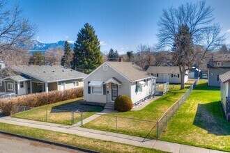 Building Photo - Charming Historic Rental Just Blocks from ...