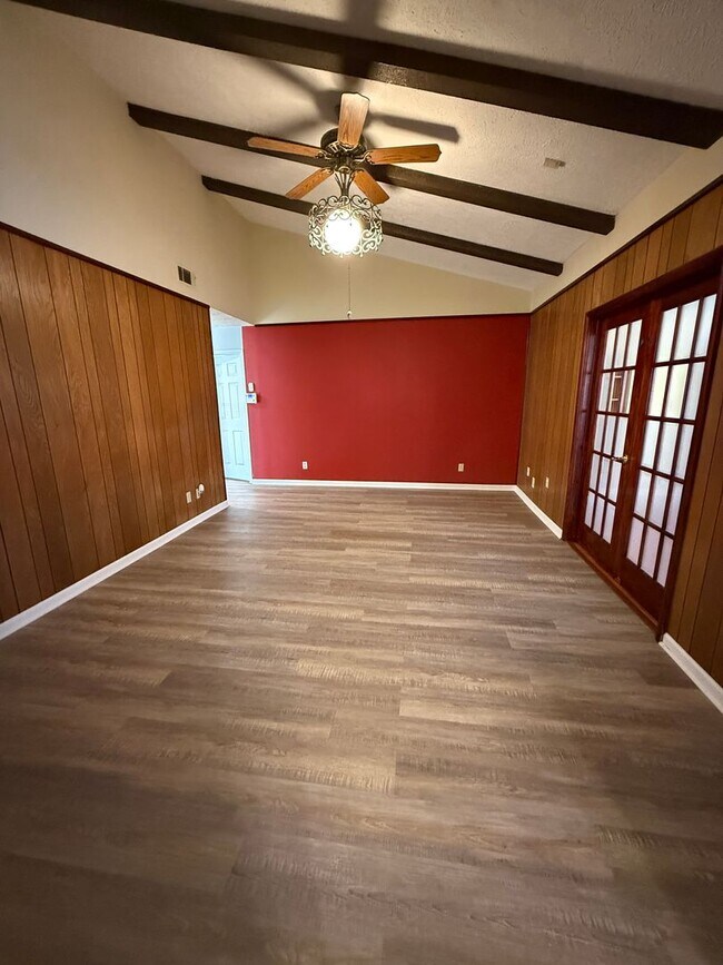 Building Photo - 706 Tibet Ave