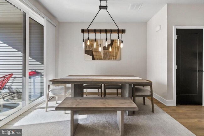 Building Photo - 908 Laurens Aly